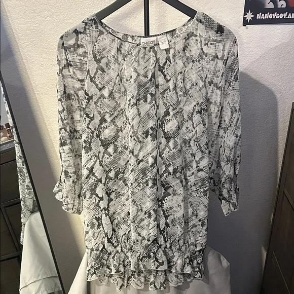 EUC Chico's Monochrome Snake Print Blouse. Size 2 - Picture 1 of 5